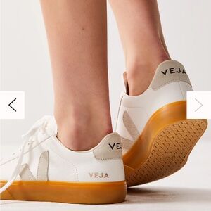 ISO VEJA CAMPO SNEAKERS COLOR: extra white / natural women’s 7.5/8